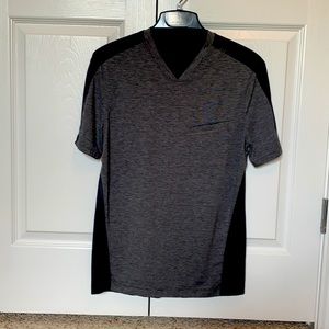 Men’s lululemon v neck Tshirt.